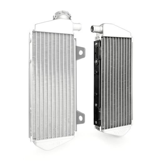 ĽAVÝ CHLADIČ X-GRIP – STRIEBORNÁ – GASGAS EC 250 (2021 - 2023) A ĎALŠIE MODELY
