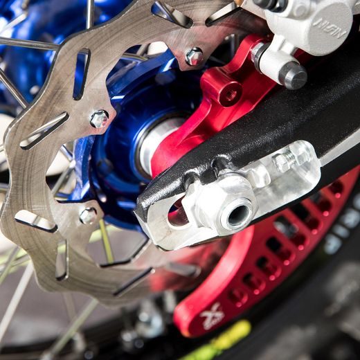 X-GRIP – CHRÁNIČ ZADNÉHO BRZDOVÉHO KOTÚČA, ČERVENÝ – BETA RR 125 (2008–2024) A ĎALŠIE