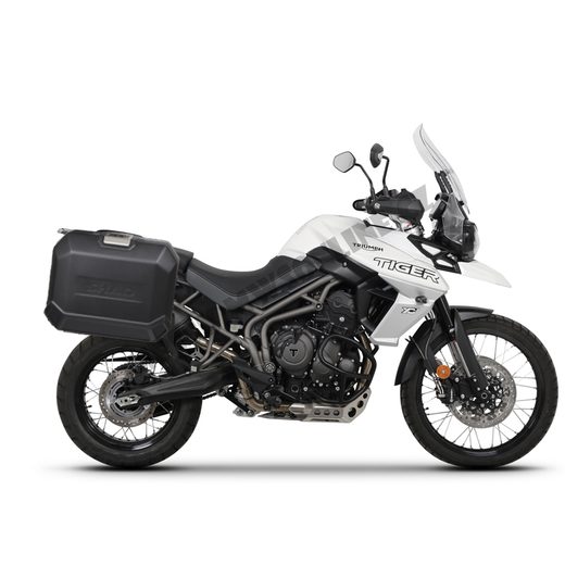KOMPLETNÁ SADA BOČNÝCH ČIERNYCH HLINÍKOVÝCH KUFROV SHAD TERRA BLACK, 36/47 L LITROV, VRÁTANE MONTÁŽNEJ SADY SHAD TRIUMPH TIGER 800