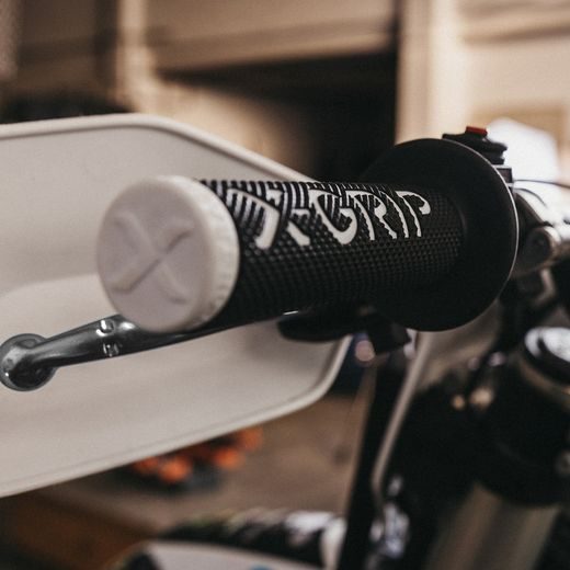 RUKOVÄTE X-GRIP BRAAAAP – BIELA – GASGAS EC 125 (2025) A ĎALŠIE MODELY