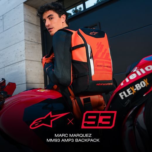 ALPINESTARS AMP-3 MM93 KOLEKCIA – BATOH NA MOTORKU (MOTOCYKLOVÝ RUKSAK) (ČERVENÁ FLUO/ČERVENÁ/ČIERNA, OBJEM 17 L) 2026