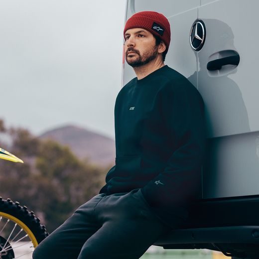 ALPINESTARS GUISE OVERSIZED CREW – VOĽNOČASOVÁ MOTO MIKINA (ČIERNA)