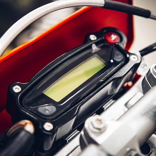 X-GRIP – CHRÁNIČ TACHOMETRA, ČIERNY – GASGAS EC 250 (2021–2023) A ĎALŠIE