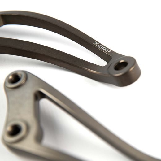 DRŽIAKY MOTORA FLEX X-GRIP – HNEDÁ FACTORY, AW-6061-T6 & NEHRDZAVEJÚCA OCEĽ – GASGAS EC 250 (2024 - 2025) A ĎALŠIE MODELY