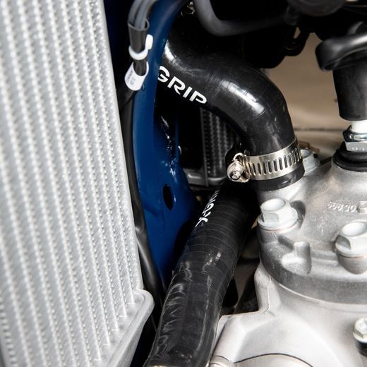 SILIKÓNOVÉ HADICE CHLADIČA X-GRIP – ČERVENÁ – GASGAS EC 250 (2021 - 2023) A ĎALŠIE MODELY