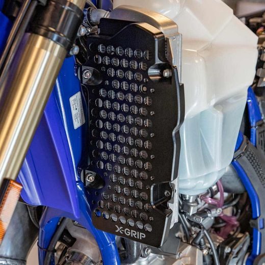 X-GRIP – SÚPRAVA CHRÁNIČOV CHLADIČA, MODRÁ – SHERCO SE FACTORY 125 (2025–2026) A ĎALŠIE