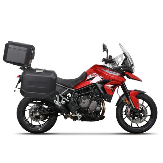 KOMPLETNÁ SADA ČIERNYCH HLINÍKOVÝCH KUFROV SHAD TERRA BLACK, 37 LITROV VRCHNÝ KUFOR, 36/47 LITROV BOČNÉ KUFRE, VRÁTANE MONTÁŽNEJ SADY A PLATNI SHAD TRIUMPH TIGER 900