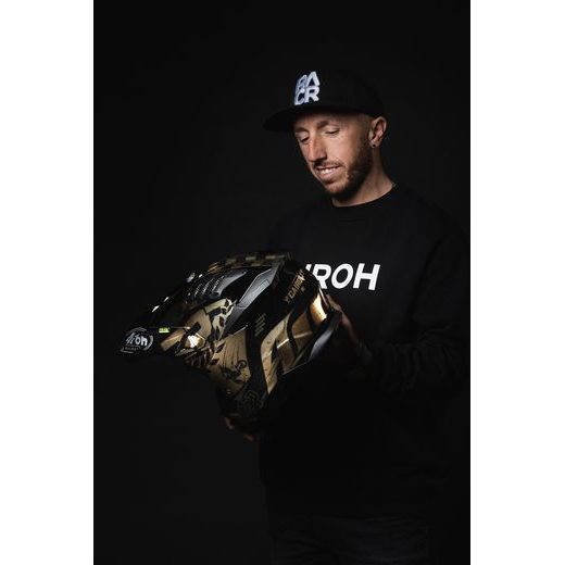 PŘILBA AVIATOR 3.0 "TC 222 THE LEGEND" AIROH (ČERNÁ/ZLATÁ) 2023