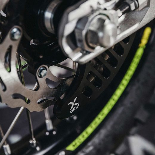 X-GRIP – CHRÁNIČ ZADNÉHO BRZDOVÉHO KOTÚČA, ORANŽOVÝ – GASGAS MC 125 (2021–2023) A ĎALŠIE