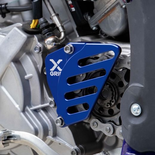 X-GRIP – KRYT REŤAZOVÉHO KOLIESKA A CHRÁNIČ SPOJKOVÉHO VALČEKA, MODRÝ – SHERCO SE FACTORY 250 (2020–2024) A ĎALŠIE