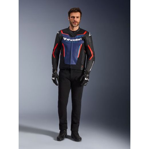 ALPINESTARS GP FORCE V2 – MOTOCYKLOVÁ BUNDA NA CESTNÚ JAZDU (ČIERNA/MODRÁ/ČERVENÁ FLUO) 2026