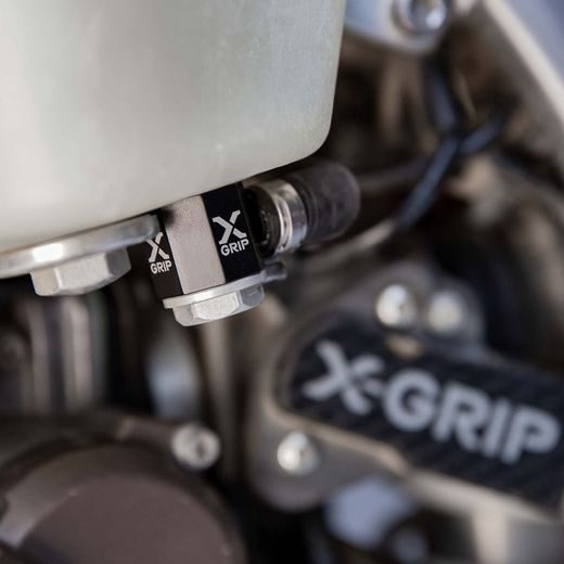 X-GRIP – PRÍPOJKA PALIVOVEJ NÁDRŽE, ČERVENÁ – GASGAS EC 250 (2021–2023) A ĎALŠIE