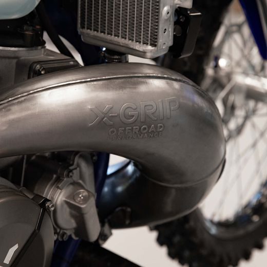 VÝFUKOVÝ ZVOD X-GRIP FACTORY – STRIEBORNÁ – SHERCO SE FACTORY 250 (2019 - 2024) A ĎALŠIE MODELY