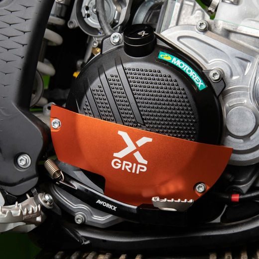 X-GRIP – CHRÁNIČ VEKA SPOJKY, ČERVENÝ – HUSQVARNA FC 250 (2023–2026) A ĎALŠIE