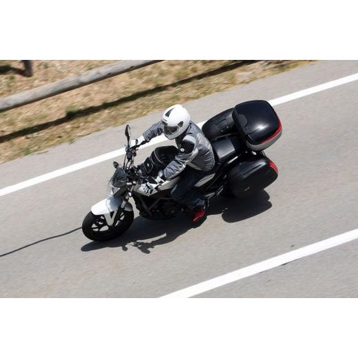 VRCHNÝ KUFOR NA MOTORKU SHAD SH50 ČIERNA