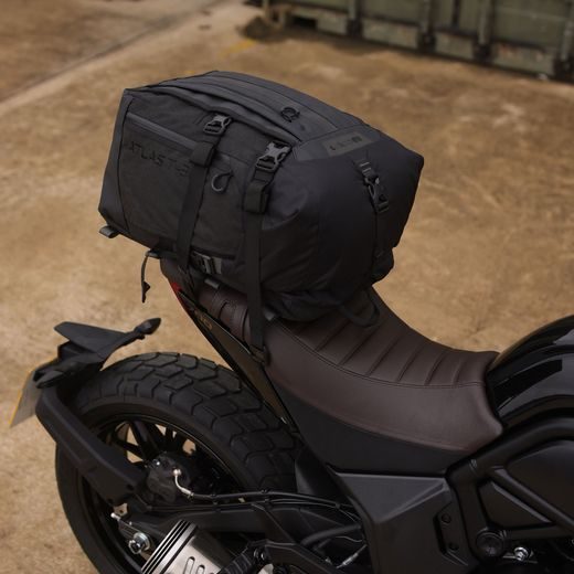 BRAŠNA NA SEDADLO SPOLUJEZDCE ATLAS T-30 ADVANCED TOURPACK, OXFORD (SIVÁ, OBJEM 30 L)