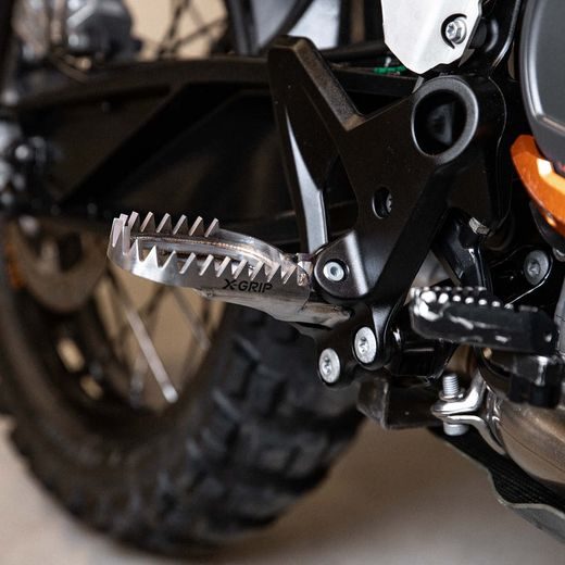 TITÁNOVÉ STÚPAČKY TITAN PIRANHAS BIG ENDURO X-GRIP – TITÁN – GASGAS ES 700 (2022 - 2025) A ĎALŠIE MODELY