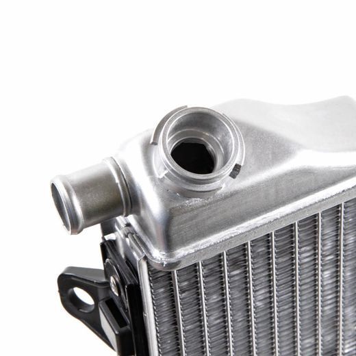 PRAVÝ CHLADIČ X-GRIP – STRIEBORNÁ – GASGAS EC 125 (2025) A ĎALŠIE MODELY