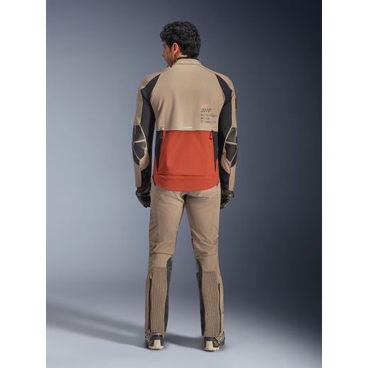 ALPINESTARS AMT-8 STRETCH DRYSTAR XF – MOTOCYKLOVÁ BUNDA NA CESTNÚ JAZDU (HNEDÁ/ORANŽOVÁ/ČIERNA) 2026