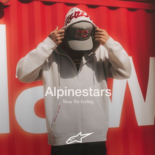 ALPINESTARS PIONEER OVERSIZED HOODIE – VOĽNOČASOVÁ MOTO MIKINA (SIVÁ)
