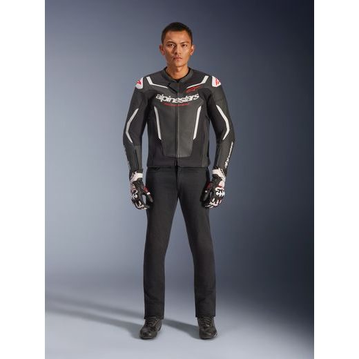 ALPINESTARS GP FORCE V2 – MOTOCYKLOVÁ BUNDA NA CESTNÚ JAZDU (ČIERNA/BIELA/ČERVENÁ) 2026