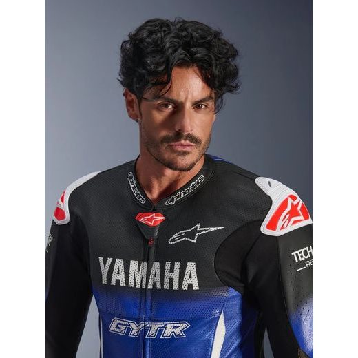 ALPINESTARS GP-R7 YAMAHA GYTR KOLEKCIA – KOŽENÁ MOTOCYKLOVÁ KOMBINÉZA (MODRÁ/ČIERNA/BIELA/ČERVENÁ) 2026
