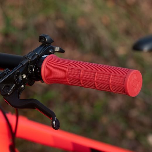 GRIPY DRIVER MTB LOCK-ON SA ŠROUBOVACÍMI OBJÍMKAMI, OXFORD (ČERVENÁ, DĹŽKA 130 MM, 1 PÁR)