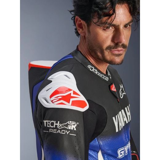 ALPINESTARS GP-R7 YAMAHA GYTR KOLEKCIA – KOŽENÁ MOTOCYKLOVÁ KOMBINÉZA (MODRÁ/ČIERNA/BIELA/ČERVENÁ) 2026