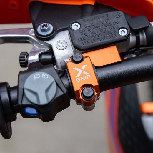 X-GRIP – OCHRANNÁ OBJÍMKA SPOJKOVEJ PUMPY ANTIBREAK, ORANŽOVÁ – BETA RR 125 (2014–2024) A ĎALŠIE