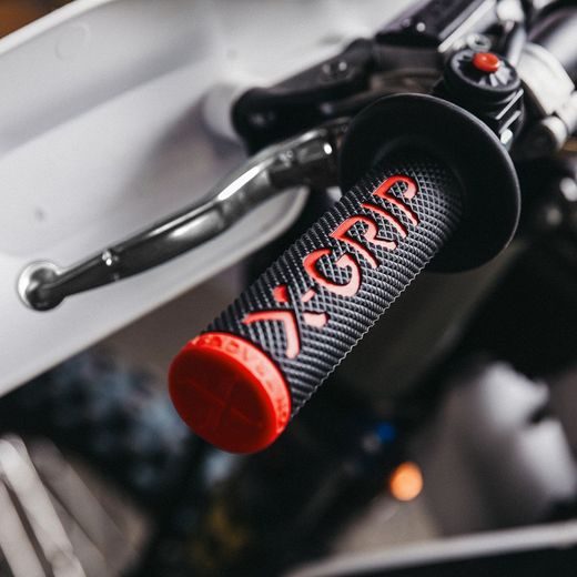 RUKOVÄTE X-GRIP BRAAAAP – ČERVENÁ – GASGAS EC 125 (2025) A ĎALŠIE MODELY