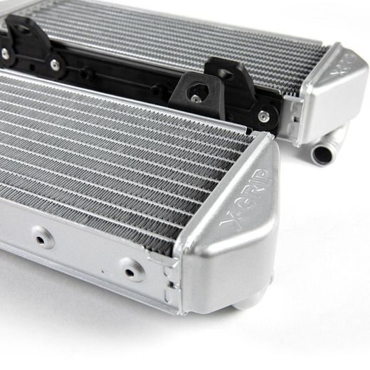 PRAVÝ CHLADIČ X-GRIP – STRIEBORNÁ – GASGAS EC-F 250 (2021 - 2023) A ĎALŠIE MODELY