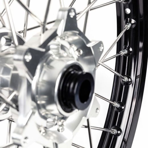 KOMPLETNÉ KOLESO V2 X-GRIP – 19" X 2,15", ČIERNA/STRIEBORNÁ – GASGAS MC 125 (2021 - 2023) A ĎALŠIE MODELY