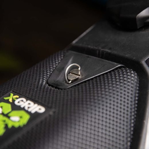RÝCHLOUPÍNACIA SKRUTKA SEDLA X-GRIP – STRIEBORNÁ – HUSQVARNA FC 250 (2023 - 2026) A ĎALŠIE MODELY