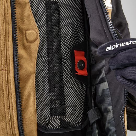 ALPINESTARS AIRBAGOVÁ VESTA TECH-AIR®3 CANVAS SYSTÉM – AIRBAGOVÝ SYSTÉM NA MOTORKU (BÉŽOVÁ) 2025
