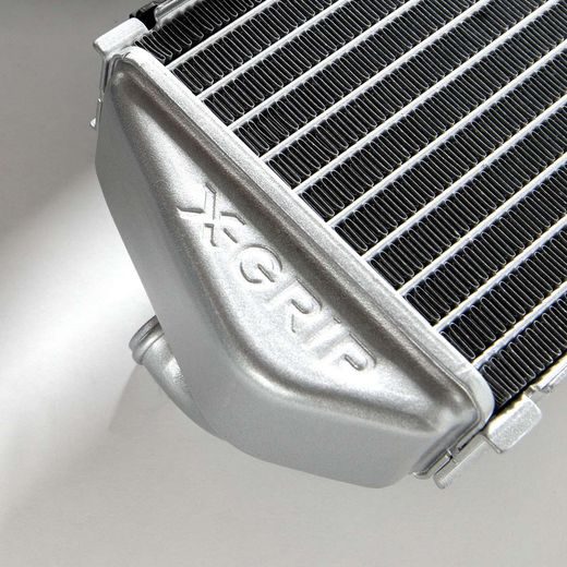 ĽAVÝ CHLADIČ X-GRIP – STRIEBORNÁ – GASGAS EC 250 (2021 - 2023) A ĎALŠIE MODELY