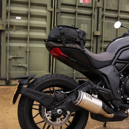BRAŠNA NA SEDADLO SPOLUJEZDCE ATLAS T-10 ADVANCED TOURPACK, OXFORD (SIVÁ, OBJEM 10 L)
