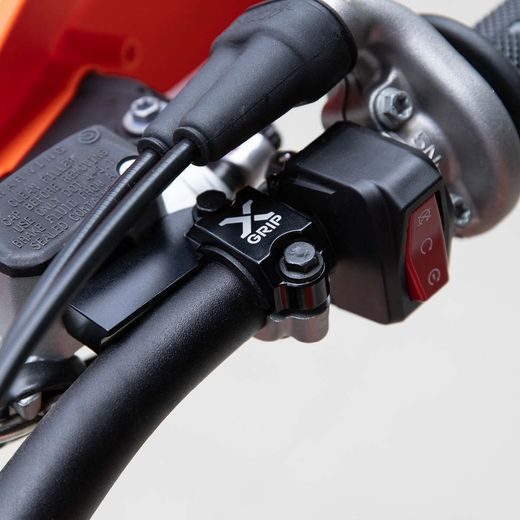X-GRIP – OCHRANNÁ OBJÍMKA BRZDOVEJ PUMPY ANTIBREAK, ČIERNA – DUCATI DESMO450 MX (2025–2026) A ĎALŠIE