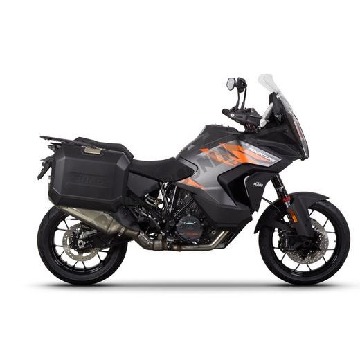 KOMPLETNÁ SADA BOČNÝCH ČIERNYCH HLINÍKOVÝCH KUFROV SHAD TERRA BLACK, 36/47 L LITROV, VRÁTANE MONTÁŽNEJ SADY SHAD KTM SUPER ADVENTURE 1290 (R, S)