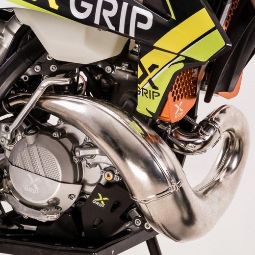 VÝFUKOVÝ ZVOD X-GRIP – STRIEBORNÁ – HUSQVARNA TC 250 (2017 - 2018) A ĎALŠIE MODELY