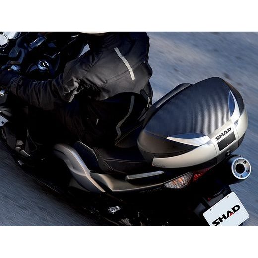 VRCHNÝ KUFOR NA MOTORKU SHAD SH48 NOVÝ TITÁN VR. OPERY, KARBÓNOVÉHO VÍKA A ZÁMK PREMIUM LOCK