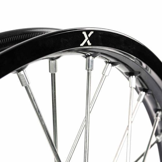 KOMPLETNÉ KOLESO V2 X-GRIP – 19" X 2,15", ČIERNA/ČERVENÁ