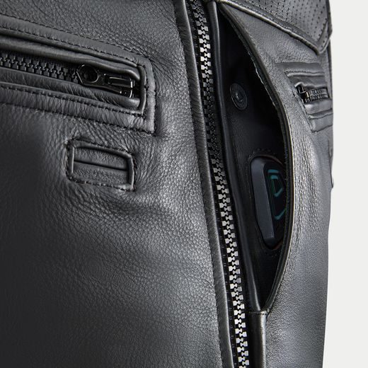 ALPINESTARS AIRBAGOVÁ VESTA TECH-AIR®3 LEATHER SYSTÉM – AIRBAGOVÝ SYSTÉM NA MOTORKU (ČIERNA) 2025