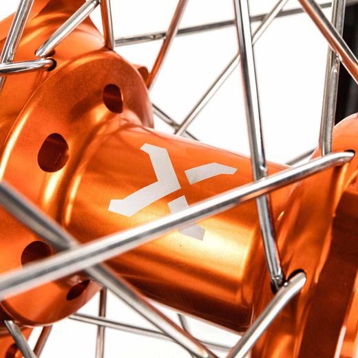KOMPLETNÉ KOLESO V2 X-GRIP – 21" X 1,6", ČIERNA/ORANŽOVÁ