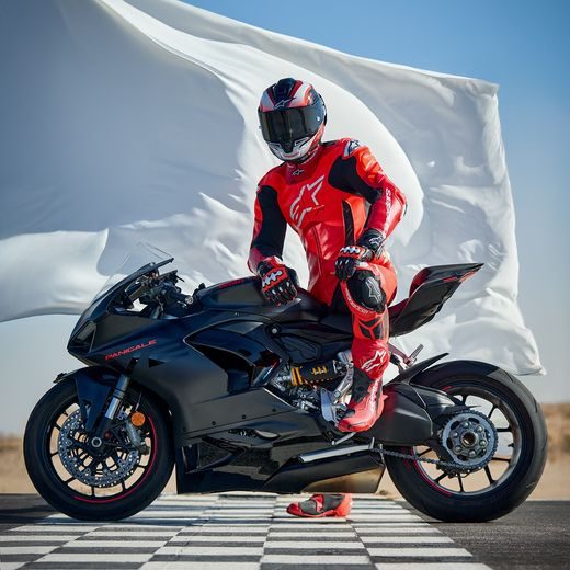 ALPINESTARS GP PLUS V4 SPRINT – MOTOCYKLOVÁ KOMBINÉZA (ČERVENÁ FLUO/ČERVENÁ/BIELA/ČIERNA) 2025