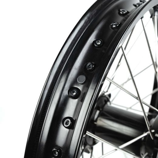 ZÁSLEPKY OTVOROV RÁFIKA X-GRIP – ČIERNA