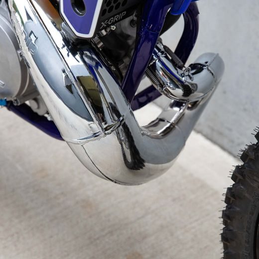VÝFUKOVÝ ZVOD X-GRIP FACTORY SHINY – STRIEBORNÁ – SHERCO SE FACTORY 250 (2025 - 2026) A ĎALŠIE MODELY