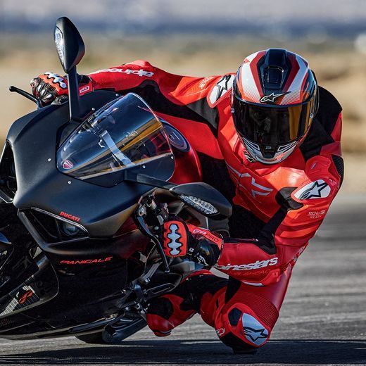 ALPINESTARS GP PLUS V4 SPRINT – MOTOCYKLOVÁ KOMBINÉZA (ČERVENÁ FLUO/ČERVENÁ/BIELA/ČIERNA) 2025