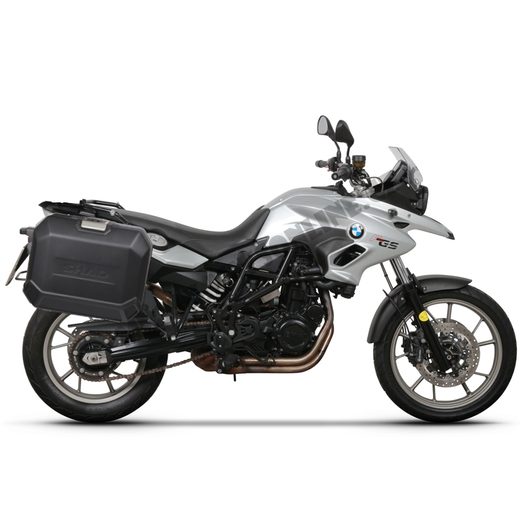 KOMPLETNÁ SADA BOČNÝCH ČIERNYCH HLINÍKOVÝCH KUFROV SHAD TERRA BLACK, 36/47 L LITROV, VRÁTANE MONTÁŽNEJ SADY SHAD BMW F 650 GS/ F 700 GS/ F 800 GS