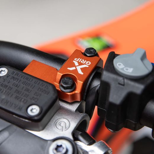 X-GRIP – OCHRANNÁ OBJÍMKA SPOJKOVEJ PUMPY ANTIBREAK, ORANŽOVÁ – BETA RR 125 (2014–2024) A ĎALŠIE