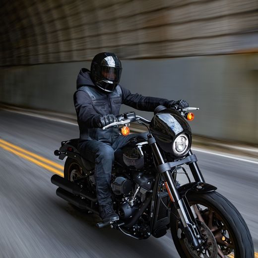 ALPINESTARS AIRBAGOVÁ VESTA TECH-AIR®3 LEATHER SYSTÉM – AIRBAGOVÝ SYSTÉM NA MOTORKU (ČIERNA) 2025